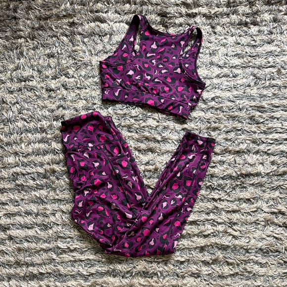 Vibrant Leopard Print Sports Set - Picture 2 of 9